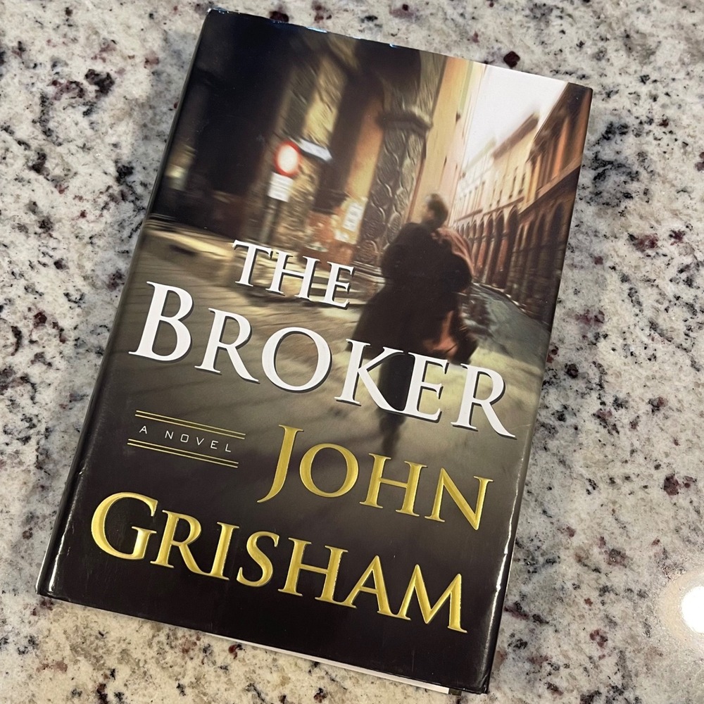 John Grisham The Broker Novel Large Print Hardcover First Edition Thriller Book